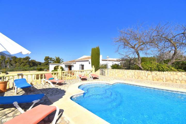 Casa rural para 6 personas, con piscina además de jardín y terraza en Parc Natural del Montgó