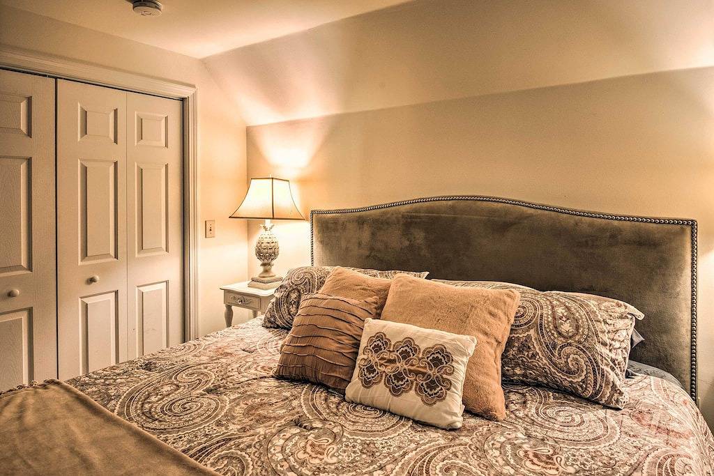 Pet-Friendly Home w/ Hot Tub Near Cranmore! in Conway, New Hampshire