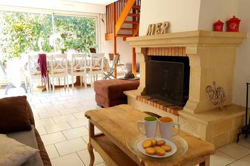 Location de vacances pour 11 personnes, avec terrasse et jardin à Périgny