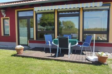 Ferienhaus für 4 Personen, mit Garten und Pool am Beetzsee