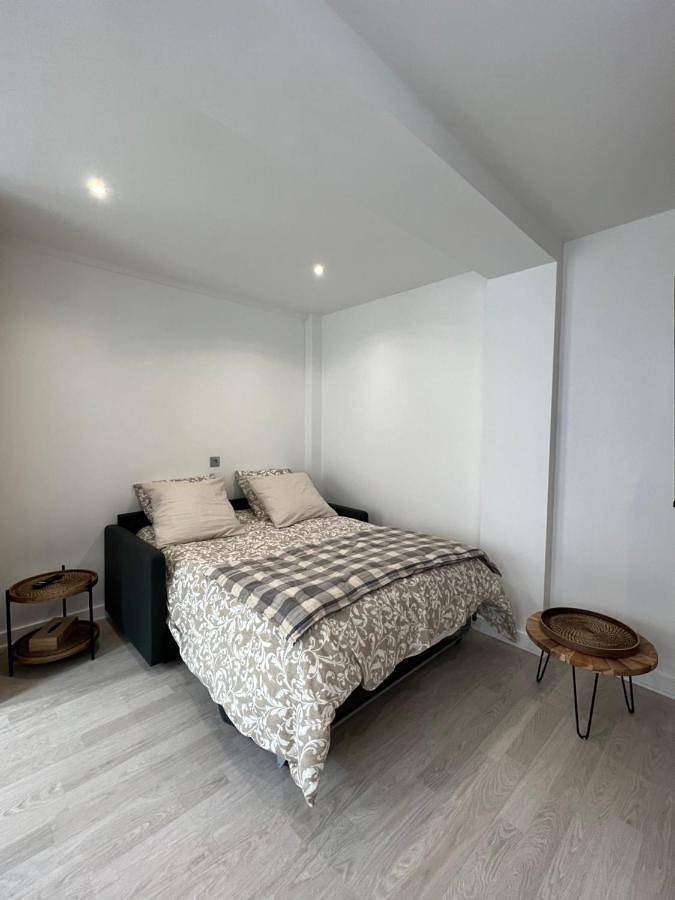 Double Room with Private Bathroom in Viroflay, Yvelines
