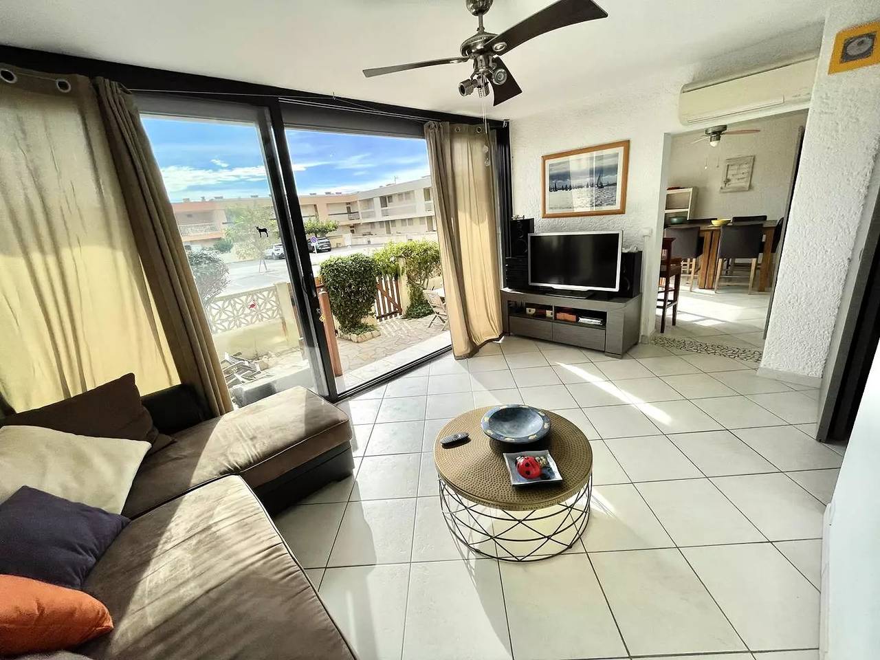 Appartement entier, En Bord De Plage: Vaste T3 climatisé en Rdc avec grande terrasse in Port-la-Nouvelle, Région de Narbonne