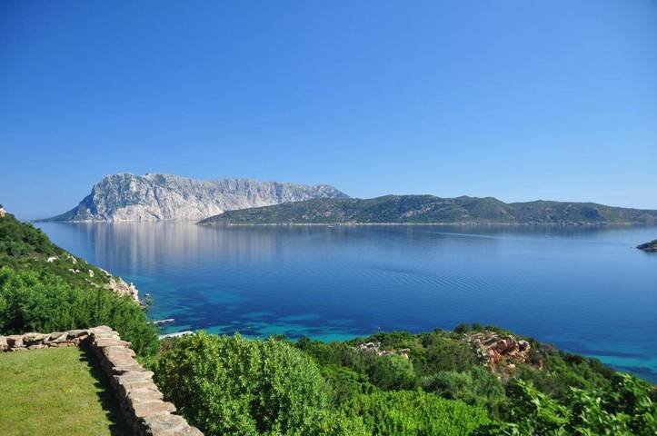 Appartamento per 5 persone, con Balcone e Terrazza nonché Giardino e Piscina a Capo Coda Cavallo