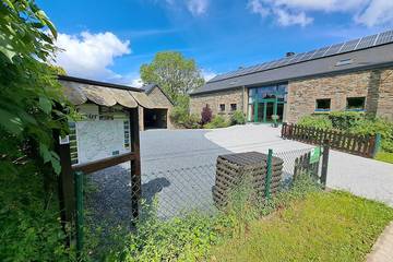 Gîte pour 16 personnes, avec jardin et terrasse dans Nadrin