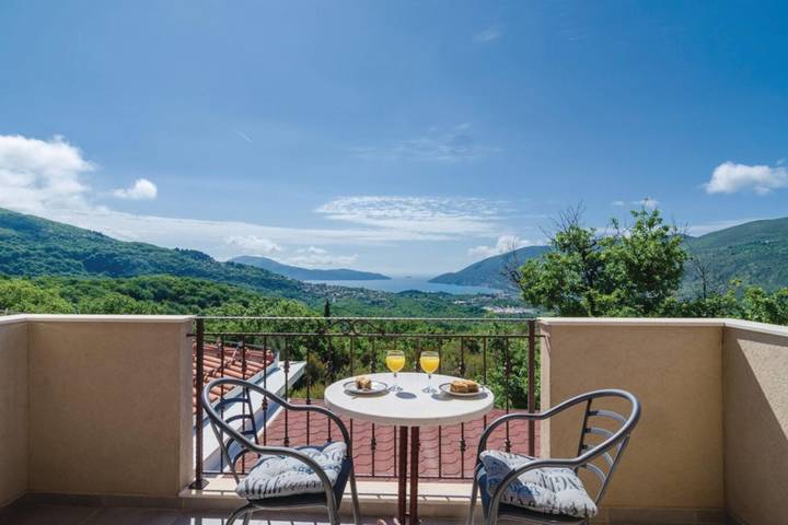 Ferienhaus für 10 Personen, mit Pool und Meerblick sowie Terrasse in Montenegro - 3