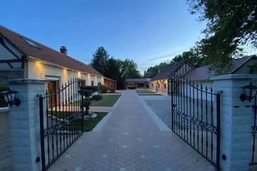 Gîte pour 14 personnes, avec terrasse et jardin, animaux acceptés dans Varennes-Changy