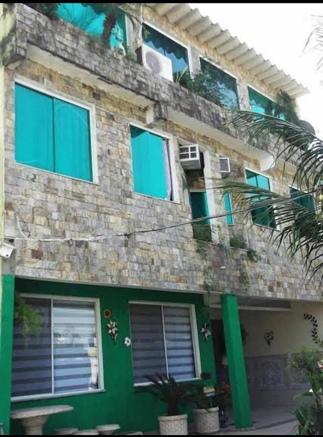 Pousadas para 4 pessoas, com terraço e jardim, com animais de estimação em Camorim