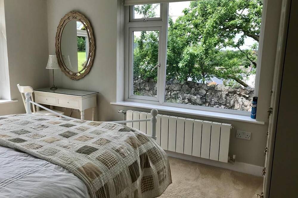 Phoenix Cottage -  a house that sleeps 8 guests  in 3 bedrooms in Kippford, Dumfries and Galloway