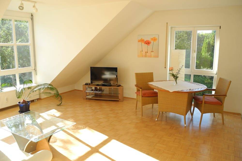 Entire apartment, Modern, bright 2-room apartment in Schützenstraße approx. 250 m from the old town. in Meersburg, Obersee (Bodensee)