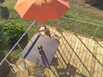 Location de vacances pour 8 personnes, avec vue ainsi que jardin et piscine, animaux acceptés à Mercurey