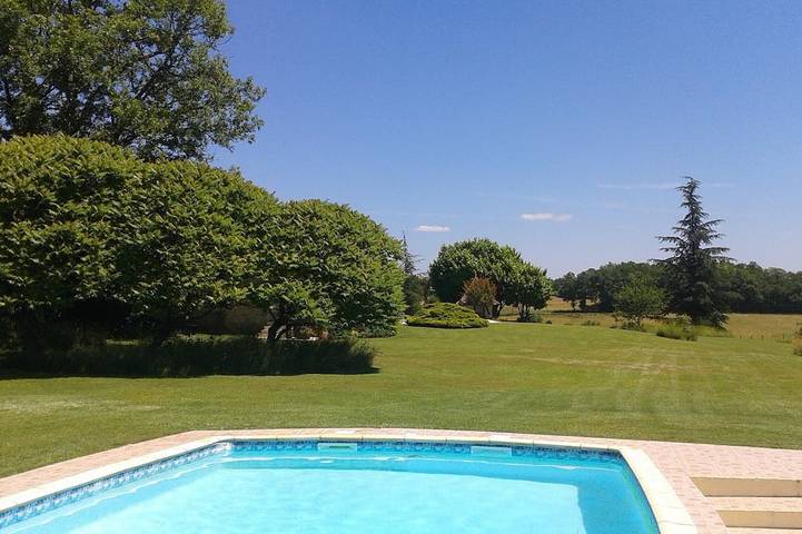 Location de vacances pour 3 personnes, avec Jardin et Piscine à Bourniquel