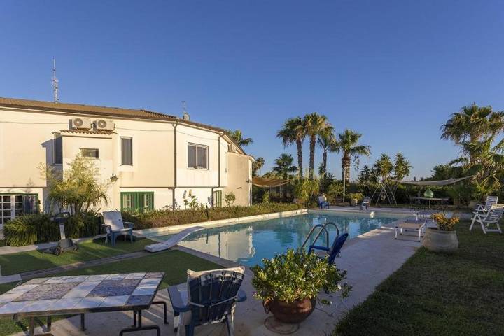 Villa pour 6 personnes, avec jardin ainsi que piscine et vue, animaux acceptés