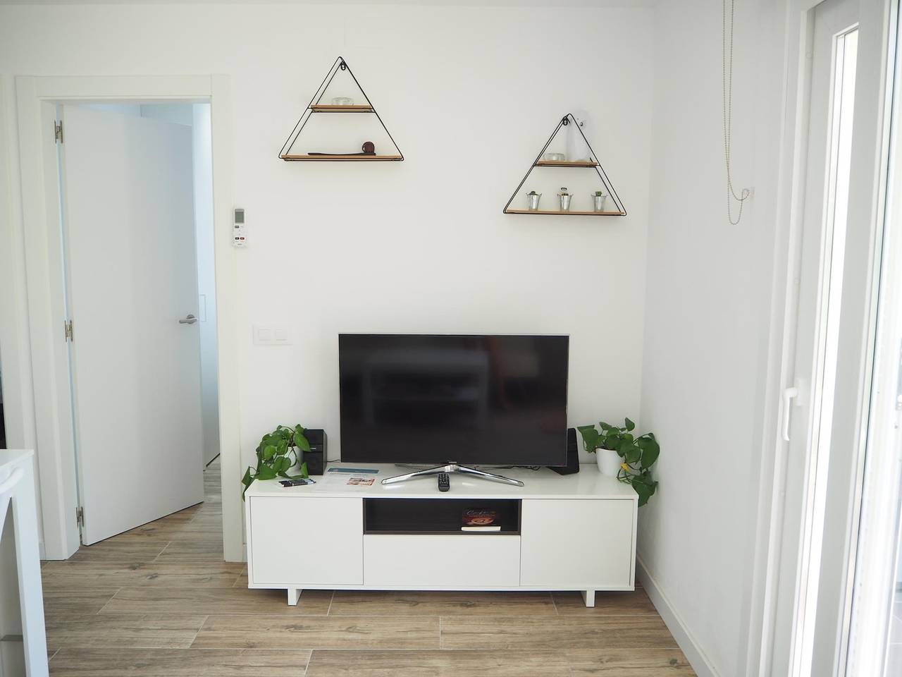 Apartamento vacacional entero, Apartamento con piscina y parking. Bajos con jardín in Calella de Palafrugell, Palafrugell