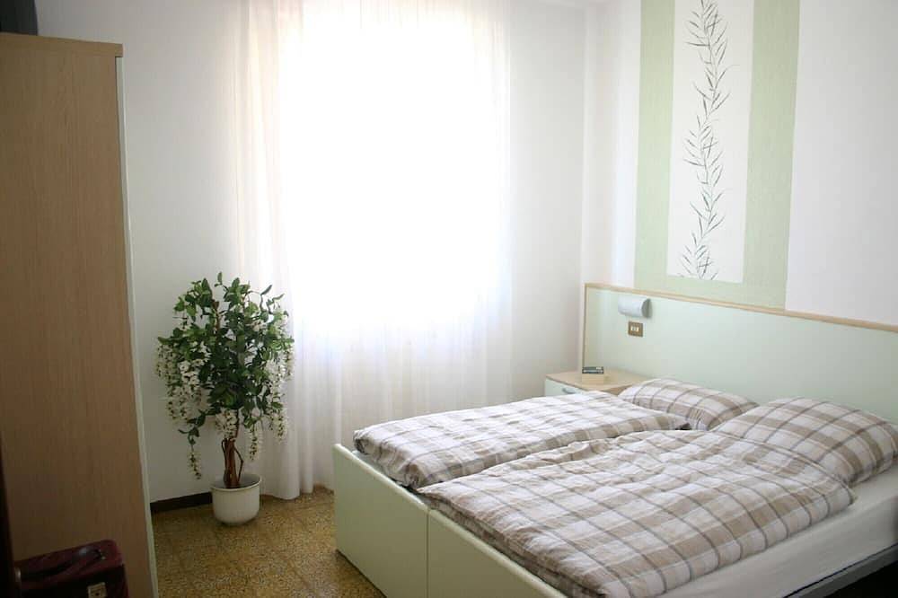 Cały apartament, # 208 Casa Allegro dla 4 osób, basen, widok na jezioro in Gardola, Tignale