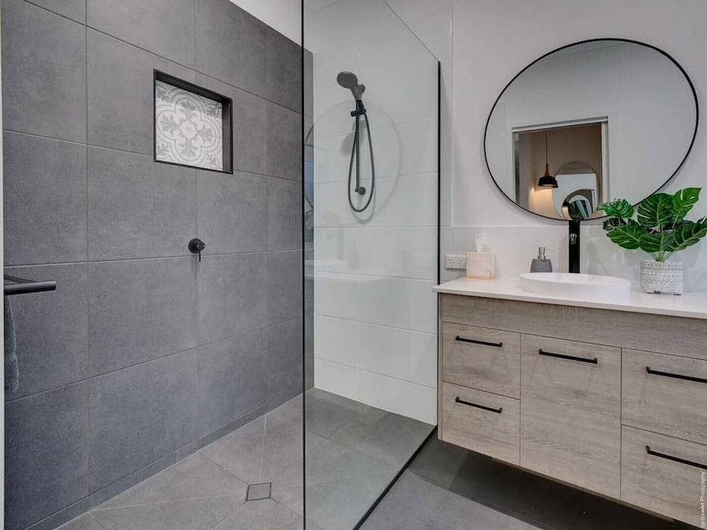 Ideal base 4 Whale Watching.Private deck/Bbq/Ac. in Urangan, Hervey Bay