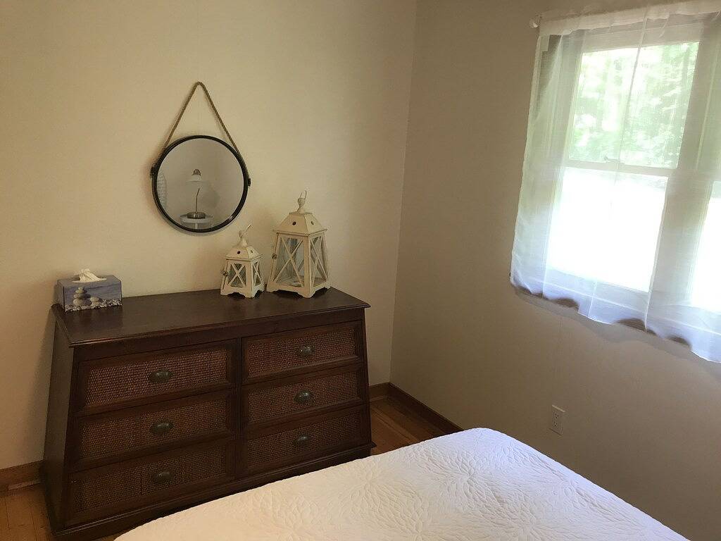 Mid-Century Charm and Steps to Private Beach! in Grand Bend, ON, Huronsee (Kanada)