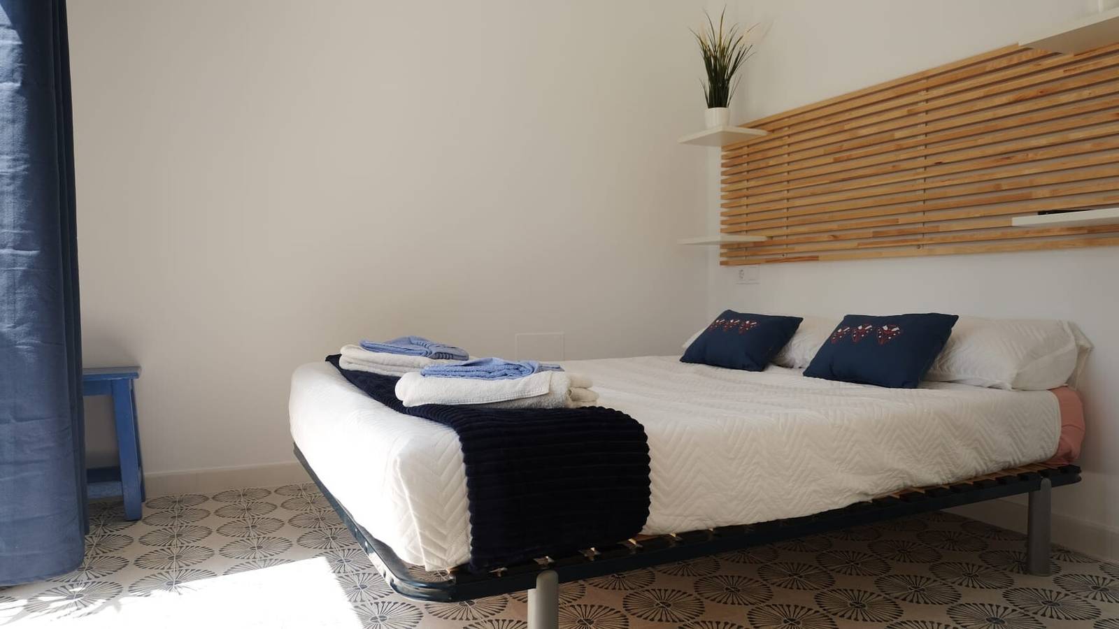 Casa Mediterránea - Sunwaves, El Palmar: Private Garden, 5-Min Walk to the Beach in Playa El Palmar, Vejer de la Frontera