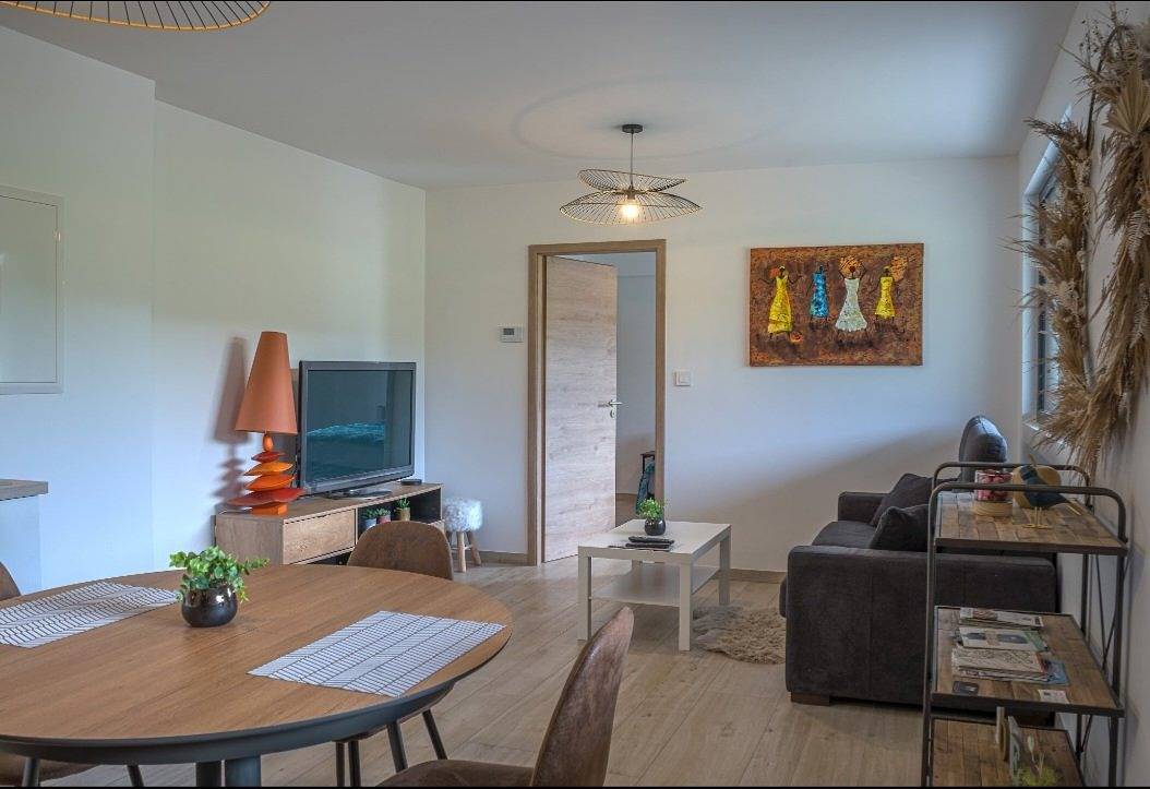 Appartement entier, Gîte "Au Doubs Moment", vue exceptionnelle et panoramique in Arçon, Jura Francais