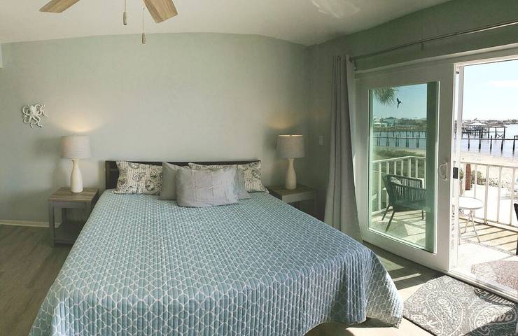 Vacation rental for 8 people, with pool and balcony in Crescent Beach