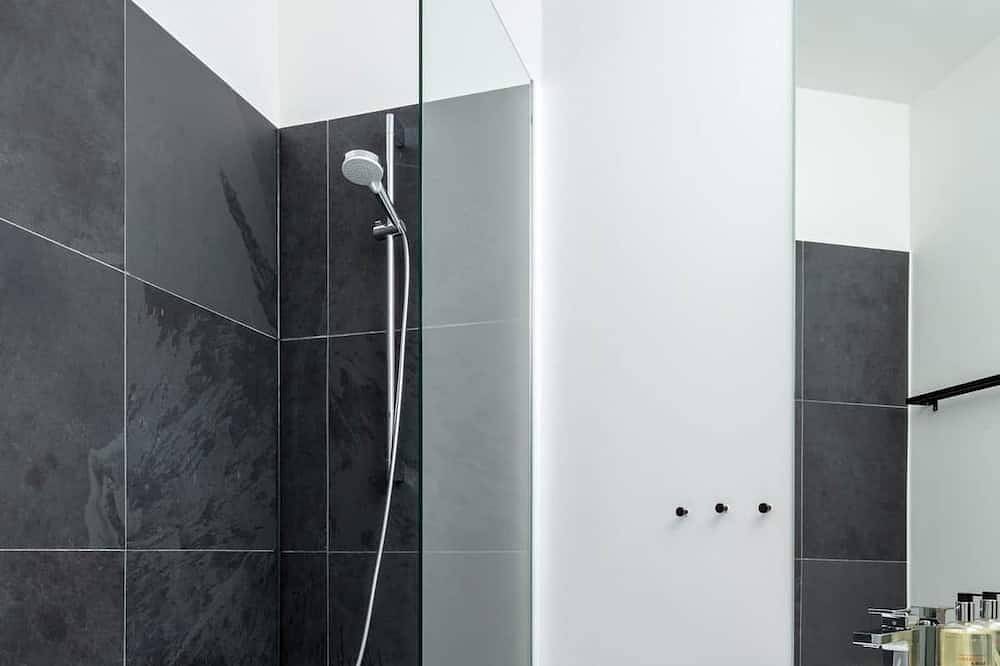 Künstlerzimmer 1.4 - das Abstrakte mit Badewanne in Gera, Ostthüringen