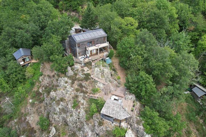 Gîte pour 10 personnes, avec vue ainsi que vue sur le lac et jardin à Pourcharesses - 4