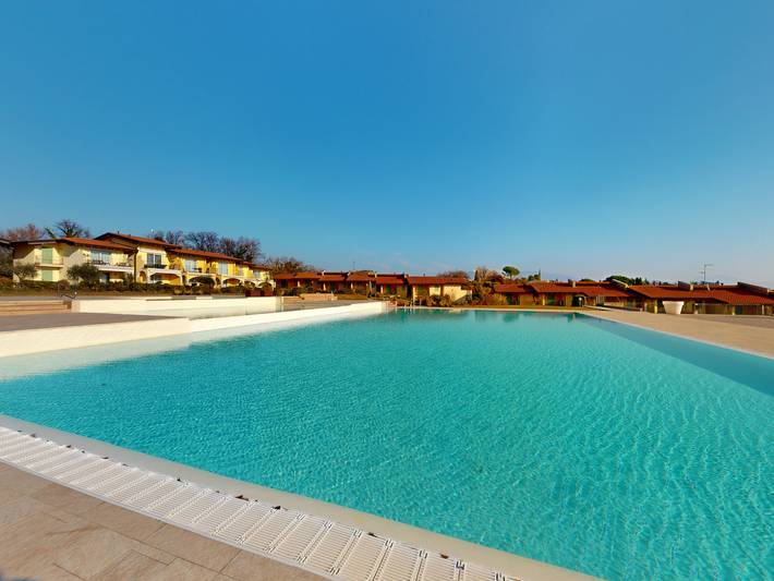 Ferienwohnung für 6 Personen, mit Seeblick und Pool sowie Garten in Manerba del Garda