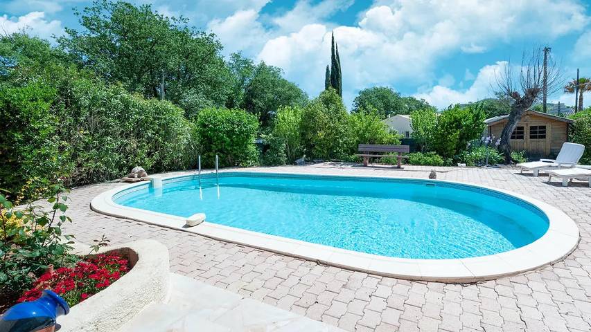 Location de vacances pour 5 personnes, avec jardin et piscine à Taradeau