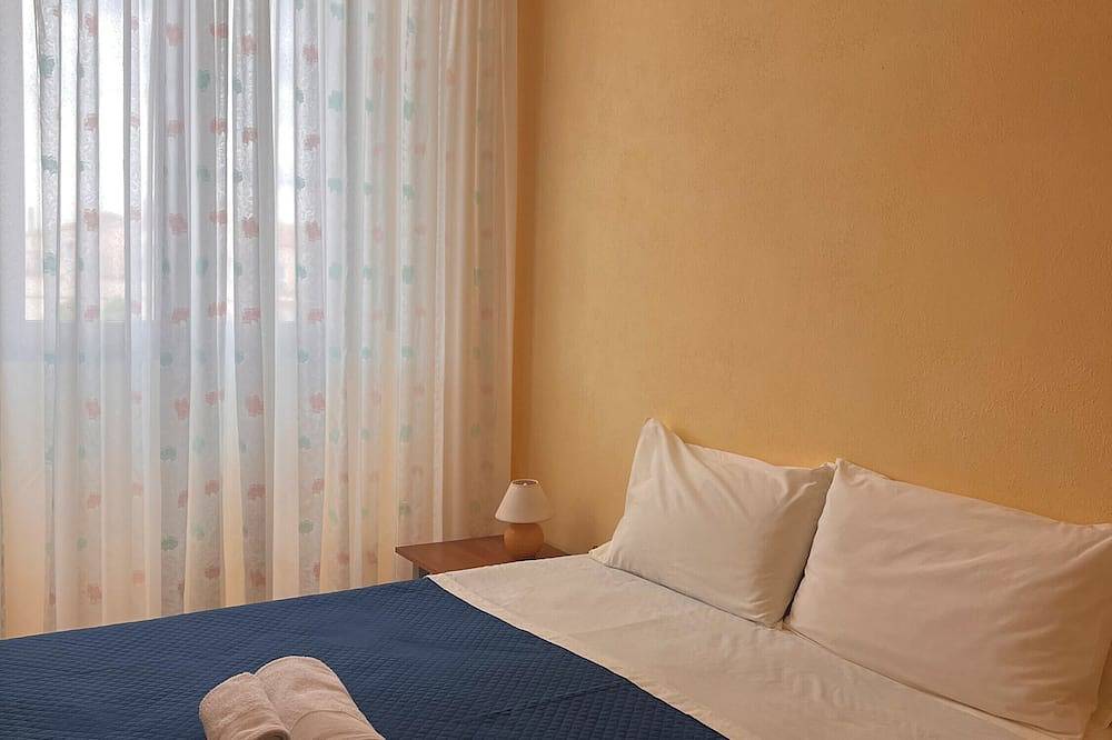 Entire apartment, Apartment 'Cappuccini' with Wi-Fi and Air Conditioning in Sassari, Sassari Province
