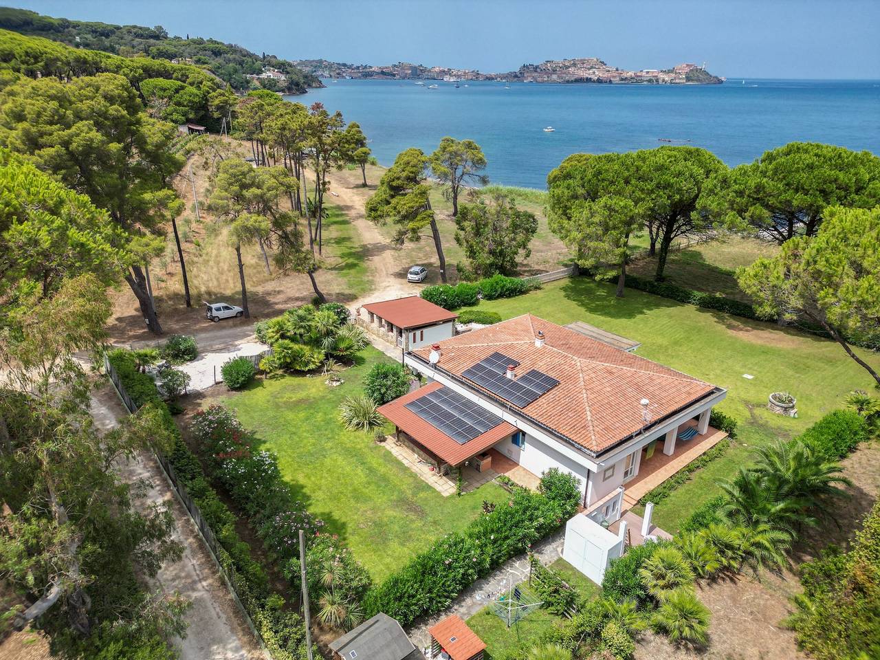 Villa im Grünen mit spektakulärem Blick auf den Golf von Portoferraio in Portoferraio, Toskanischer Archipel