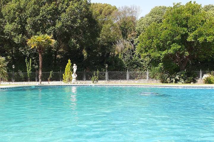 Vacation rental for 8 people, with balcony and yard as well as pool in Cordoba