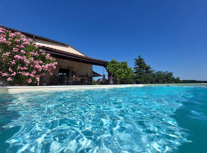 Chambre d’hôte pour 2 personnes, avec jardin et piscine