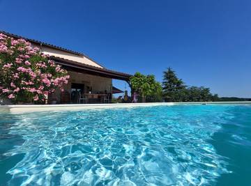 Chambre d’hôte pour 2 personnes, avec jardin et piscine à Saint-Aubin-de-Branne