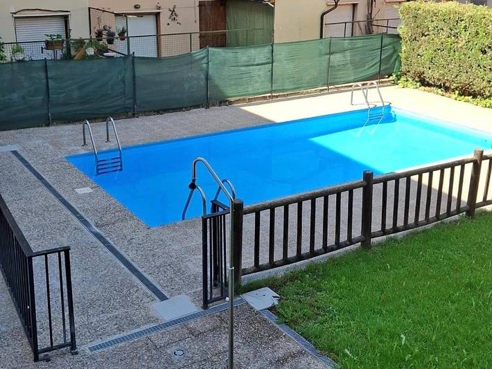 Gîte pour 2 personnes, avec Balcon et Terrasse ainsi que Jardin et Piscine à Castejón de Sos