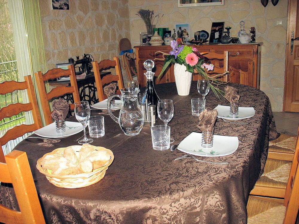 Chambres d'hôtes du Moulin du Barthas - Chambre Côté Sud in Montredon-Labessonnié, Région de Lacaune