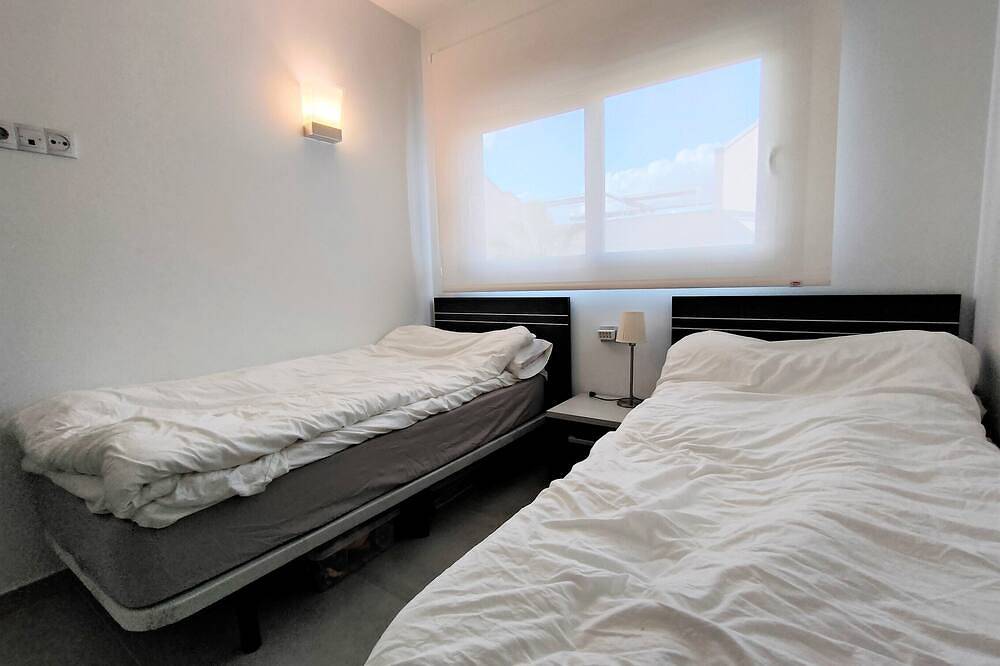 Entire apartment, Villa Amalia 16: Top floor apartment with solarium in Mar Azul Torrevieja, Torrevieja