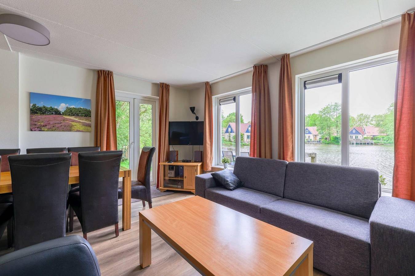 Geräumiges 8-Personen-Ferienhaus mit Sauna im Ferienpark in Westerbork in Drenthe