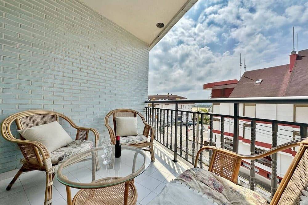 Entire apartment, Apartamento con terraza y vistas - Isla Mar 5833 in Isla, Arnuero