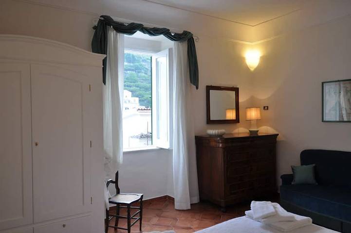 Appartement entier, Appartement en bord de mer avec une grande terrasse in Minori, Sorrento Coast
