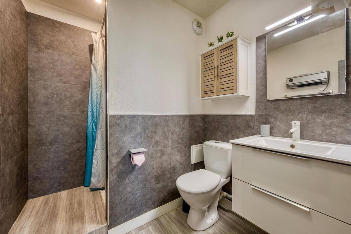 Appartement entier, Studio in city center - Very close to Cern and all amenities in Saint-Genis-Pouilly, Gex