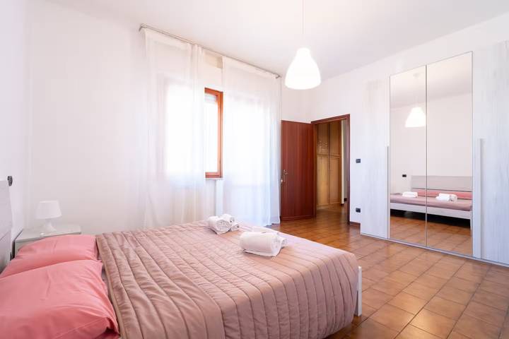 Vacation rental for 6 people, with balcony in Lucca