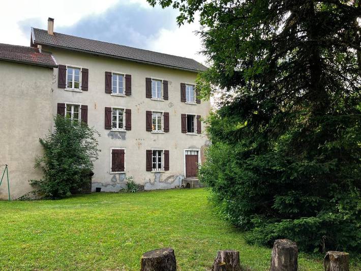 Location de vacances pour 15 personnes, avec vue et jardin à Le Poizat