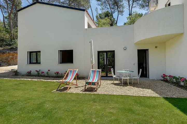 Location de vacances pour 4 personnes, avec terrasse et jardin à Saint-Marc-Jaumegarde - 4