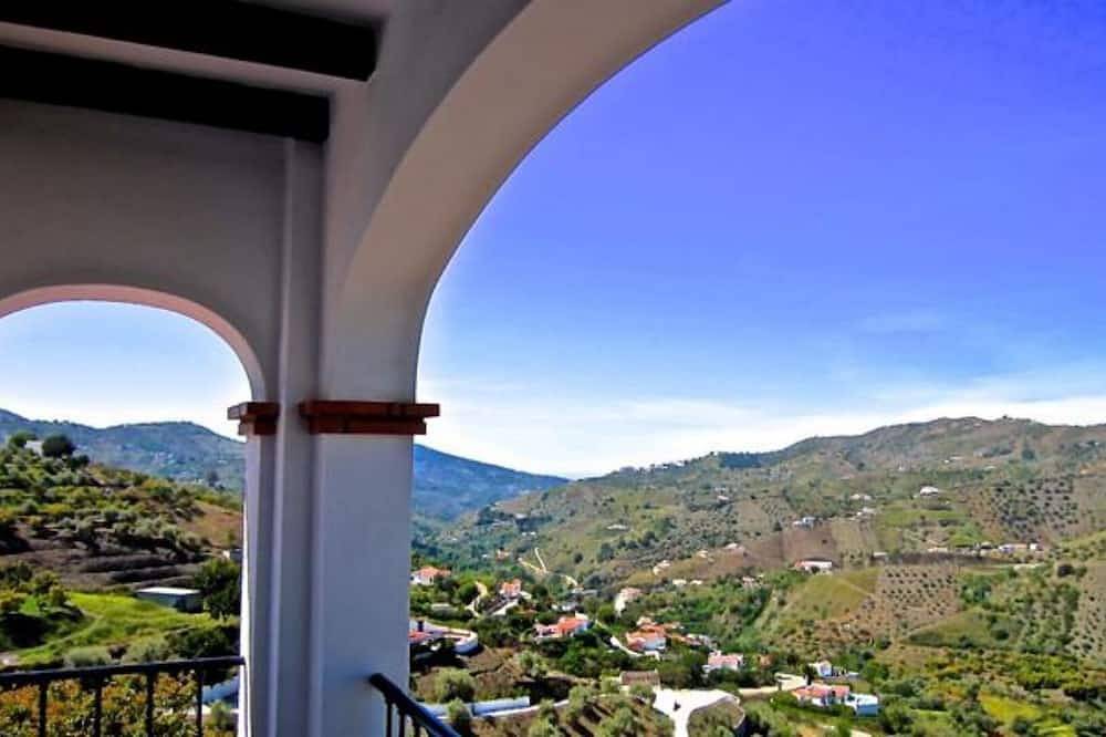 Preciosa villa a los pies del parque natural de las sierras de Tejeda y Almijara in Canillas de Albaida, Provincia de Málaga