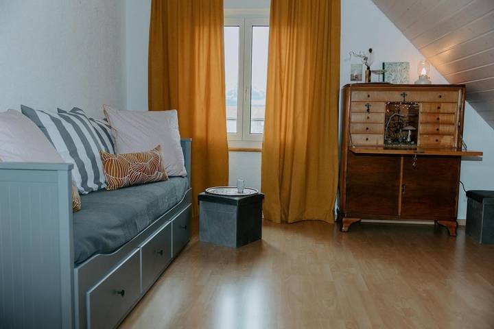 Ferienwohnung für 5 Personen, mit Balkon und Ausblick in Thun