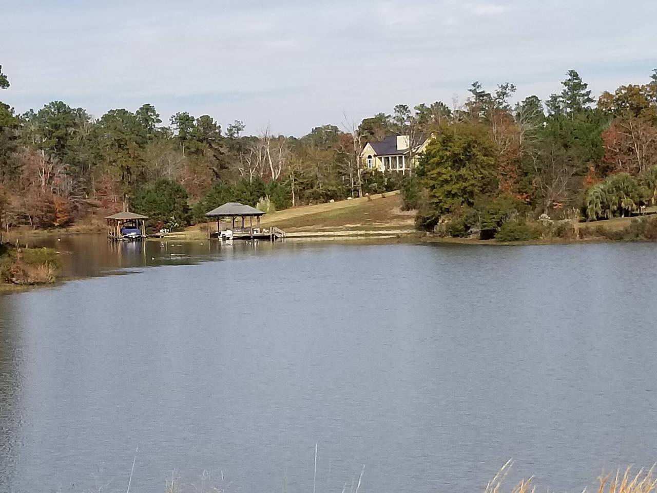 Proprio sul lago Tobesofkee e a 10 miglia dal centro! in Georgia (USA)