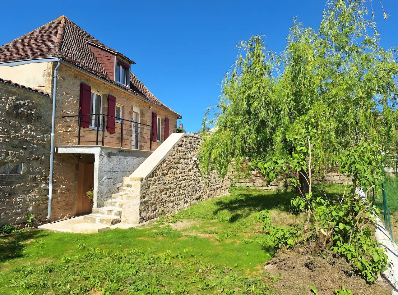Gîte Le Pigeonnier with Enclosed Garden, Between Padirac and Rocamadour in Miers, Causses du Quercy Regional Nature Park