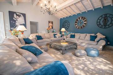 Maison De Vacances pour 17 Personnes dans Bonnieux, Parc naturel régional du Luberon, Photo 2