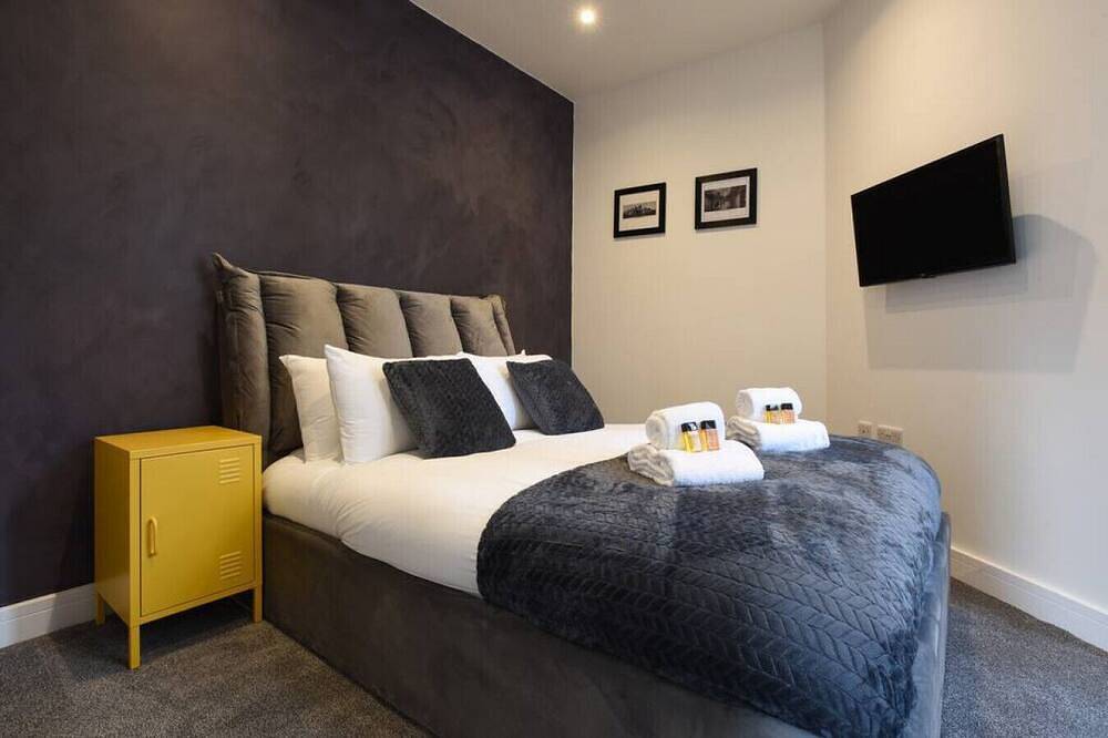 Ganze Wohnung, Cell Block 8 | Prison Flat | Sleeps 7 | with Parking in Portsmouth, Südostengland