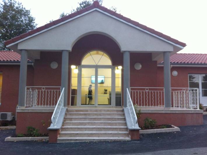 Cottage pour 2 personnes, avec terrasse et jardin à Montverdun
