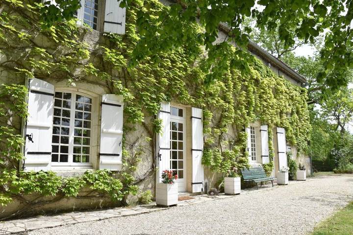 Cottage pour 4 personnes, avec piscine et vue ainsi que jardin et terrasse à Monestier